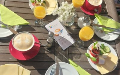 Frühstückszeit im Café Vierjahreszeiten
